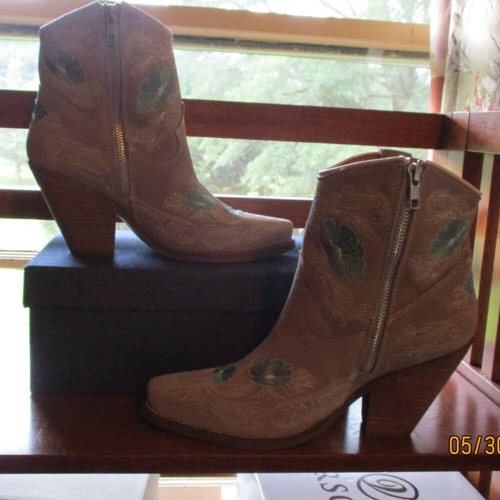TOOTSIE Cowgirl Boots - Picture 4 of 13